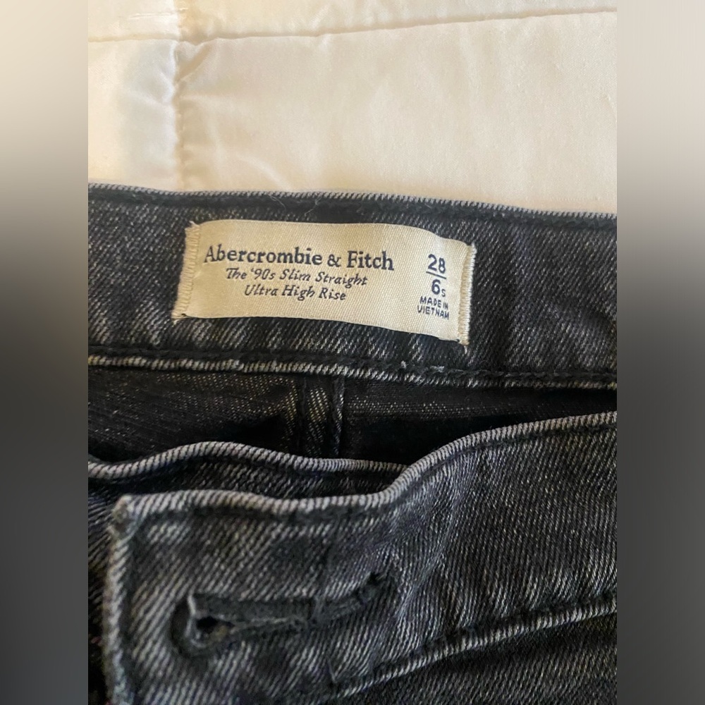 Abercrombie Faded Black Denim High Rise Size 6/28 Short - Picture 3 of 5